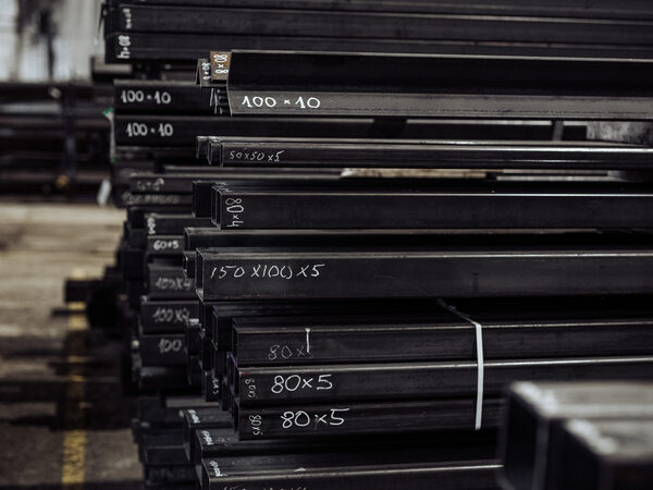 Металлические профили и трубы на складе