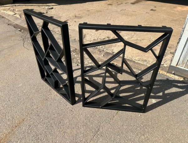 Decorative steel table legs