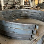 Metal log holder construction