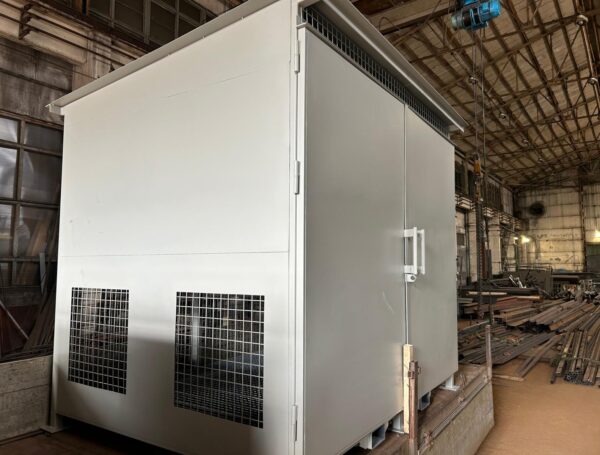 Steel hut for gas cylinders