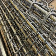 Metal frame for a concrete column