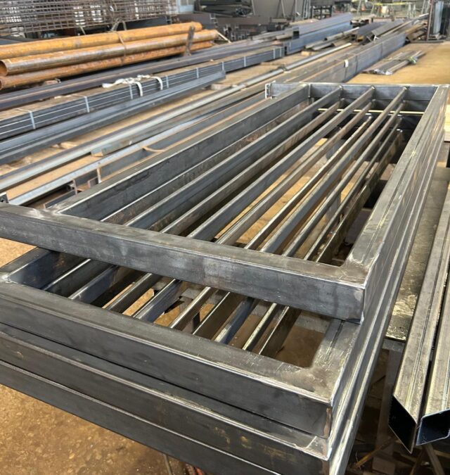 Dekoratīvas tērauda margas