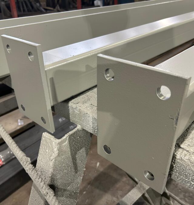 Gruntētas tērauda kolonnas un u-profili