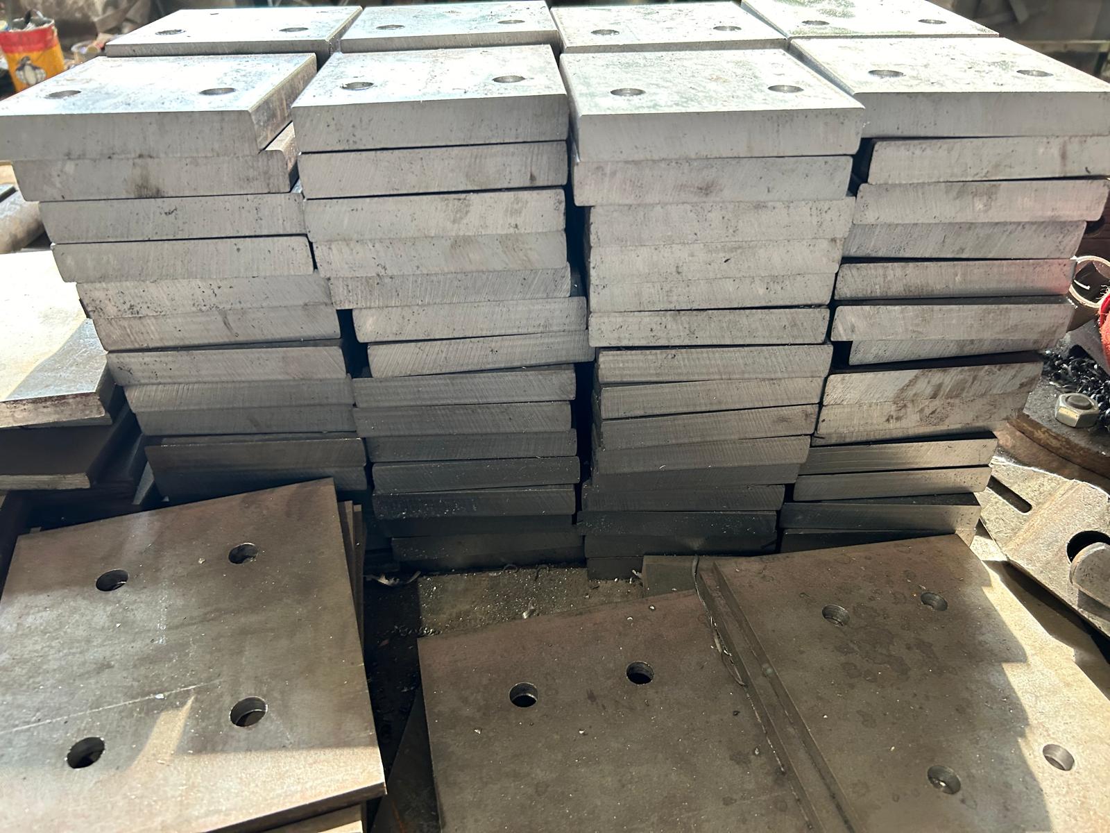 Lāzergrieztas tērauda plāksnes