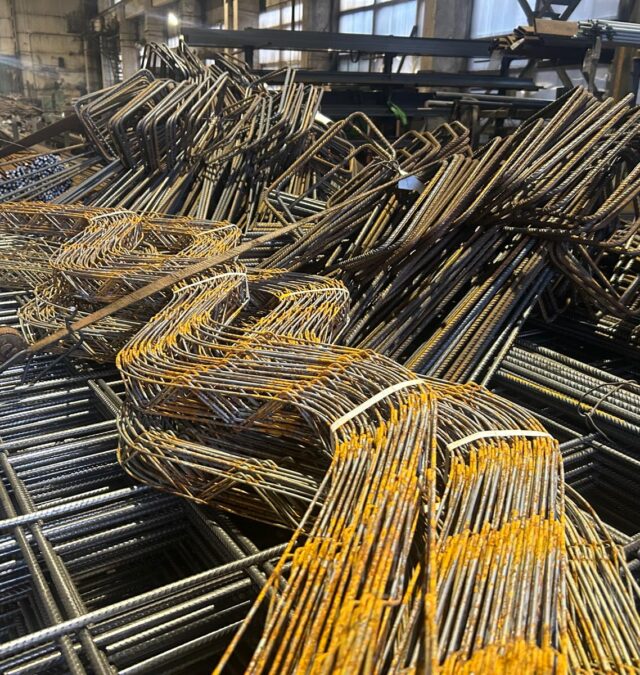 Piegāde: Armatūras siets, cirsta un locīta armatūra, palīgmateriāli