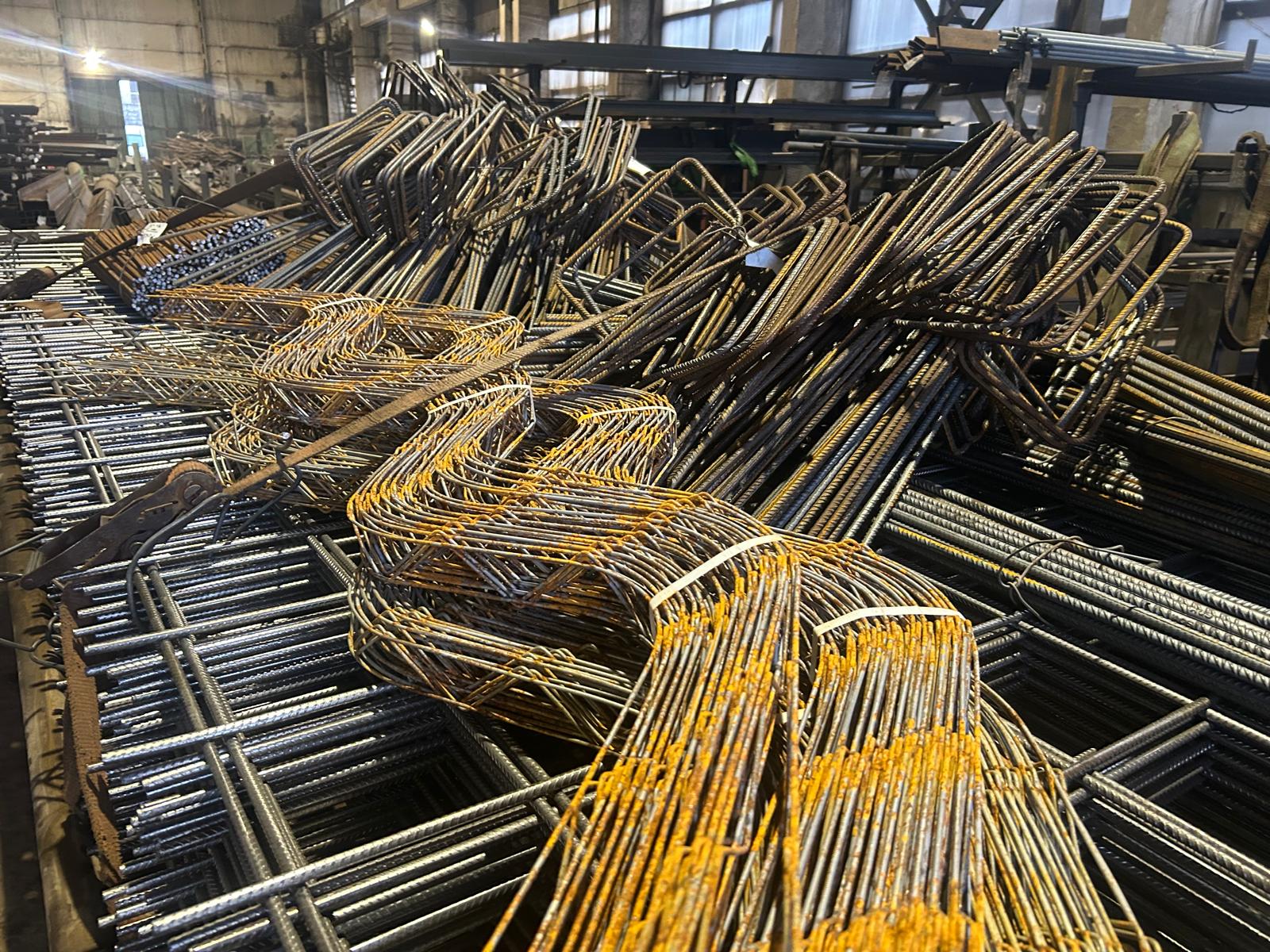 Piegāde: Armatūras siets, cirsta un locīta armatūra, palīgmateriāli