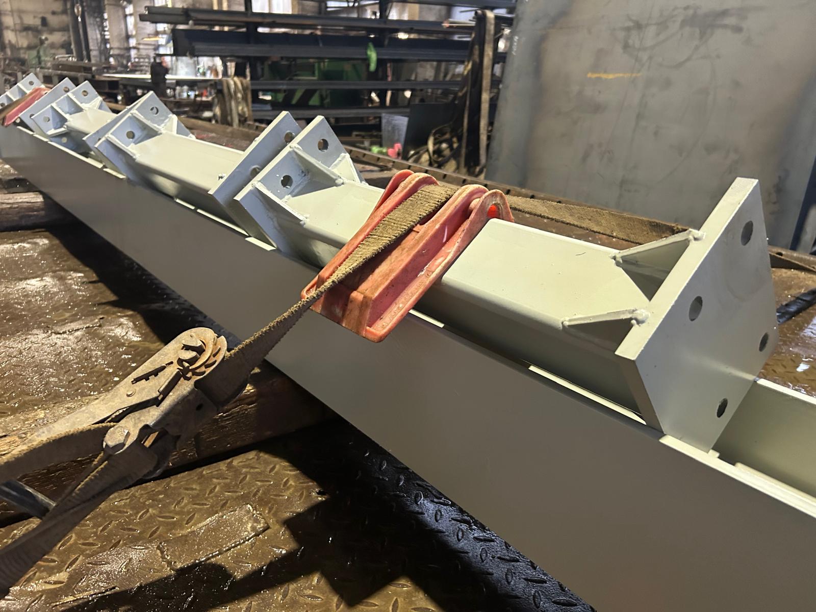 Pastiprinātas izturības gruntētas tērauda kolonnas