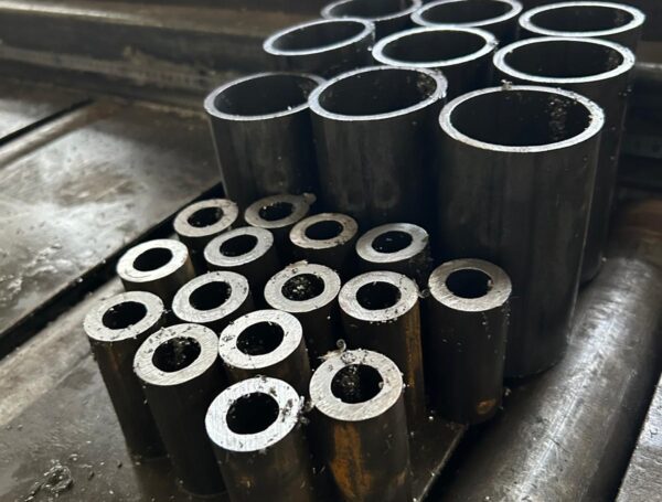 Apaļas caurules griešana rāmju un balstu konstrukcijām