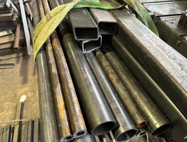 Apaļo tērauda cauruļu griešana pēc pasūtījuma