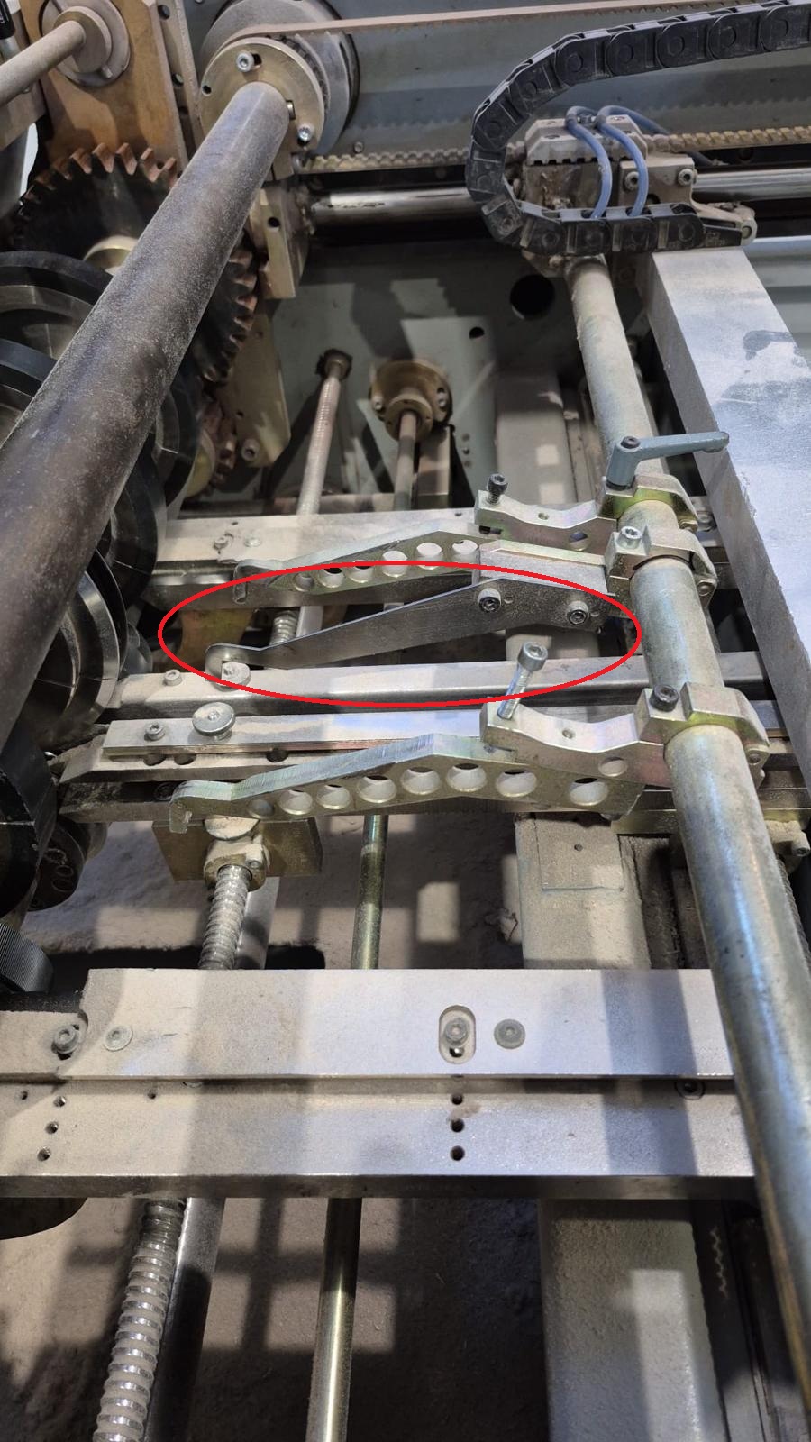 Atspertērauds – Plākšņu Lāzergriešana