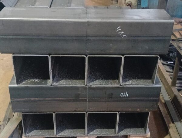 Kvadrātcaurule 220×220×6 nesošām konstrukcijām