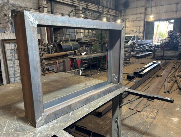 Metināta tērauda konstrukcija no UPN 200 profiliem