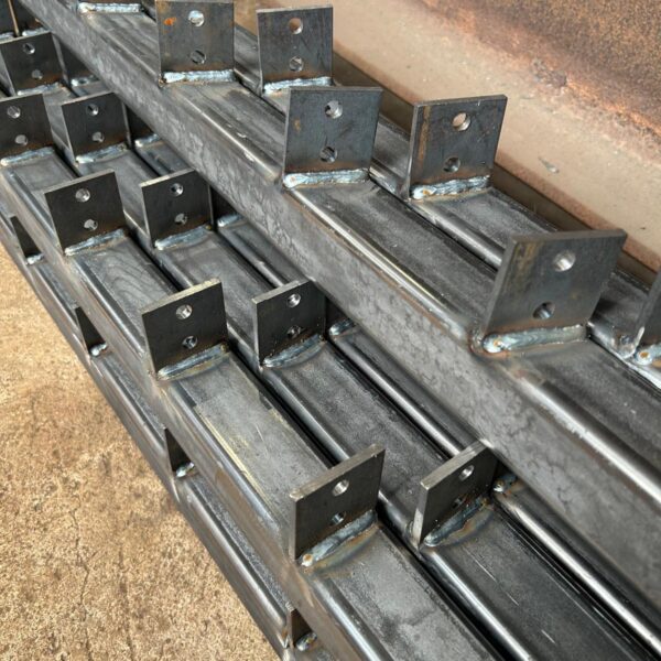 Tērauda žalūziju stiprinājumu izgatavošana