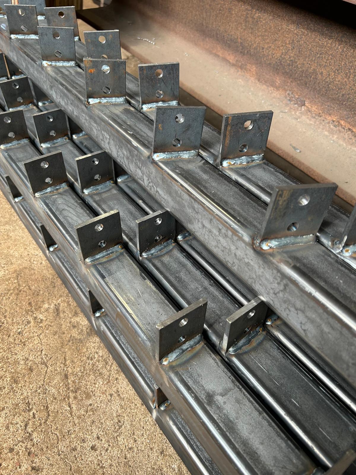 Tērauda žalūziju stiprinājumu izgatavošana