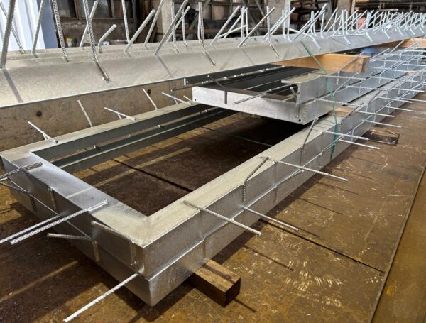 MelnaisMetāls.LV izgatavoti tērauda balsti ar precīzu metinājumu un aizsargcinkojumu.