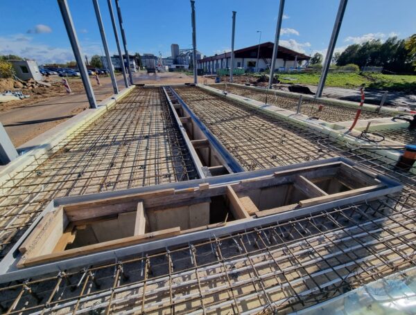 Metināti tērauda elementi betonēšanai, sagatavoti cinkošanai un montāžai objektā.