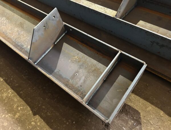 Metāla konstrukciju ražošana no HEA 160 un IPE 450