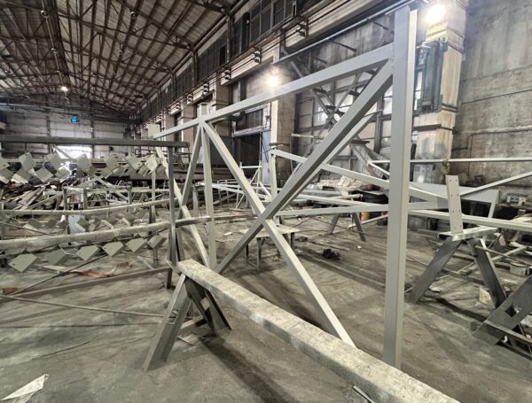 Tērauda rāmju ražošana un metināšana būvniecībai