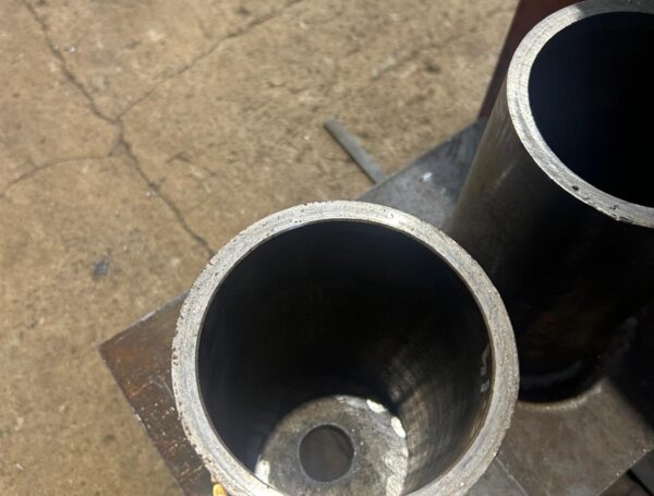 Atvērtā tipa ieliekamā detaļa no apaļās caurules 133.7×10 betonēšanai