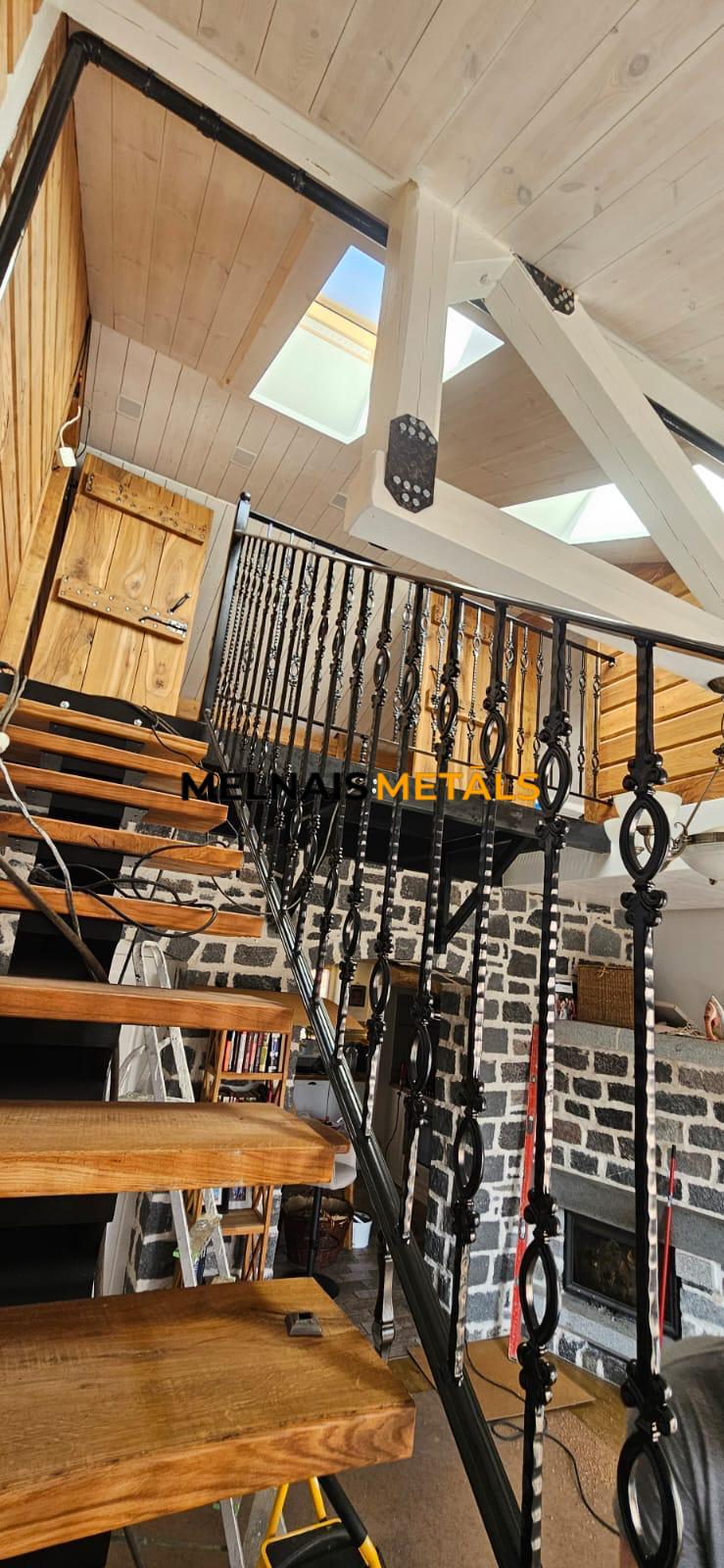 Dekoratīvas kāpņu margas pēc projekta