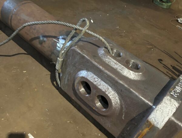 Metināšanas darbi — bezšuvju caurules savienošana ar esošu detaļu