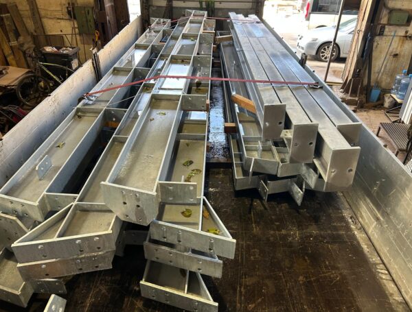 Ražotas metāla konstrukcijas pēc detalizācijas un projekta prasībām