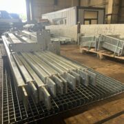 Ražošanas ceha darbs pie metāla konstrukciju izgatavošanas